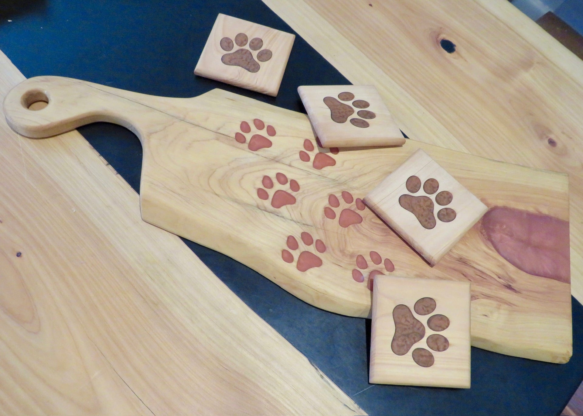 Chopping Board-Paw Print | Elefari Woodcraft