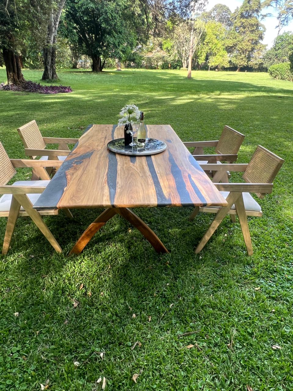 Muhugu Resin Dining Table