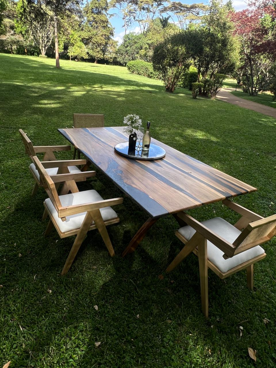 Muhugu Resin Dining Table